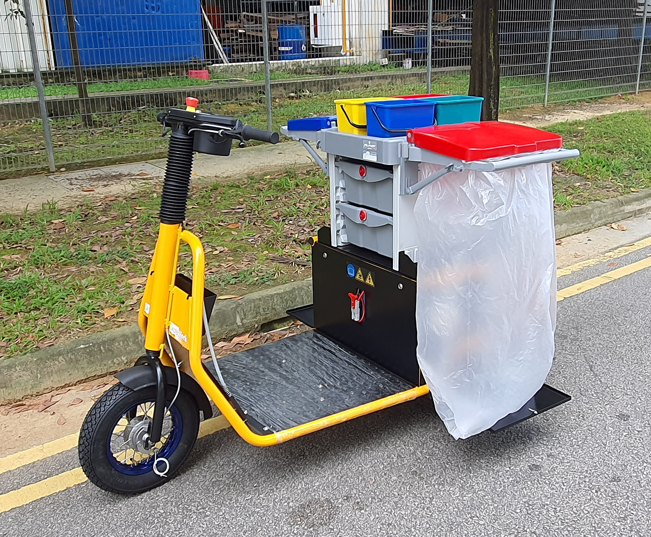 Electric Utility Vehicle with Cleaning Kit